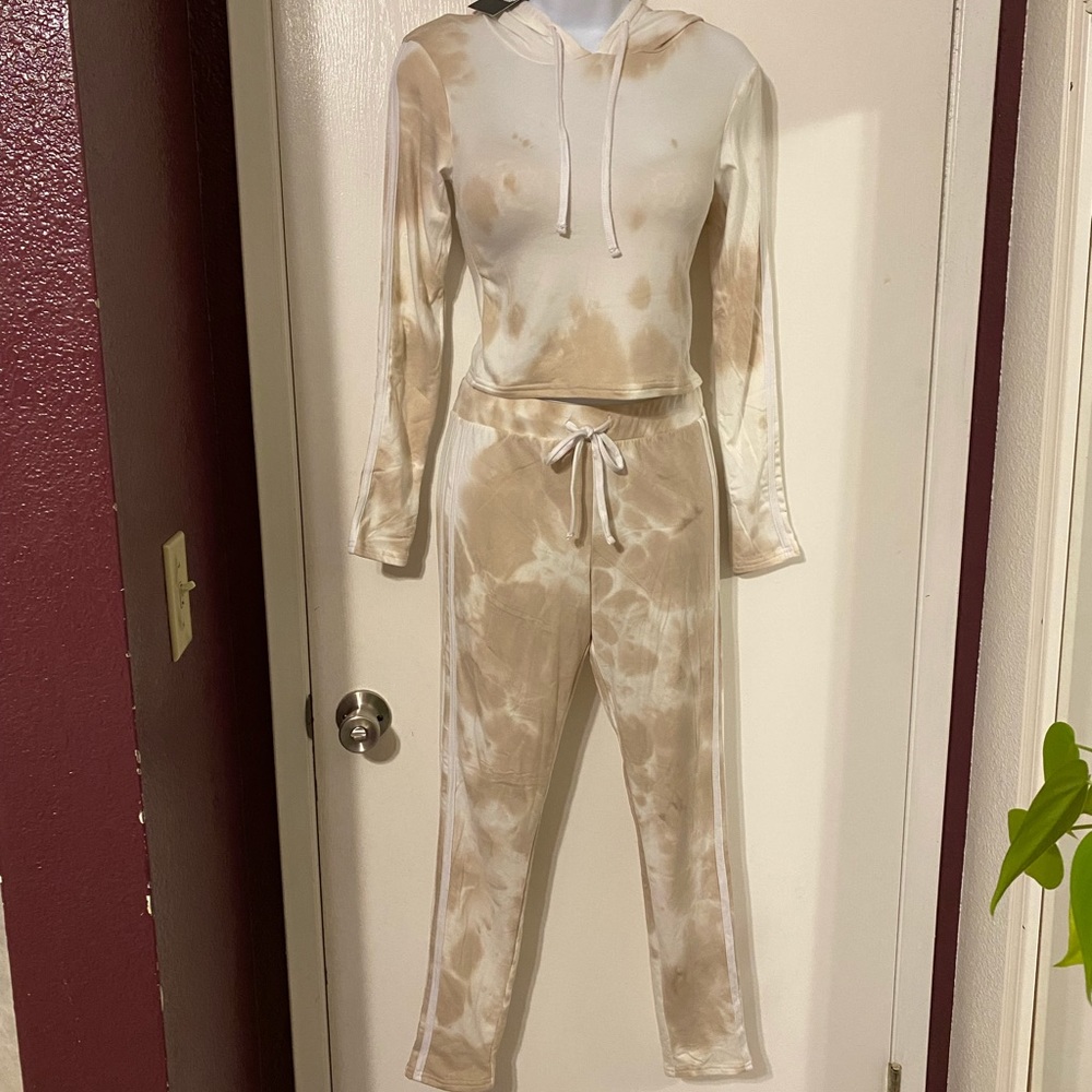 Matching top and bottom, never worn, brand new with tag - Picture 1 of 5